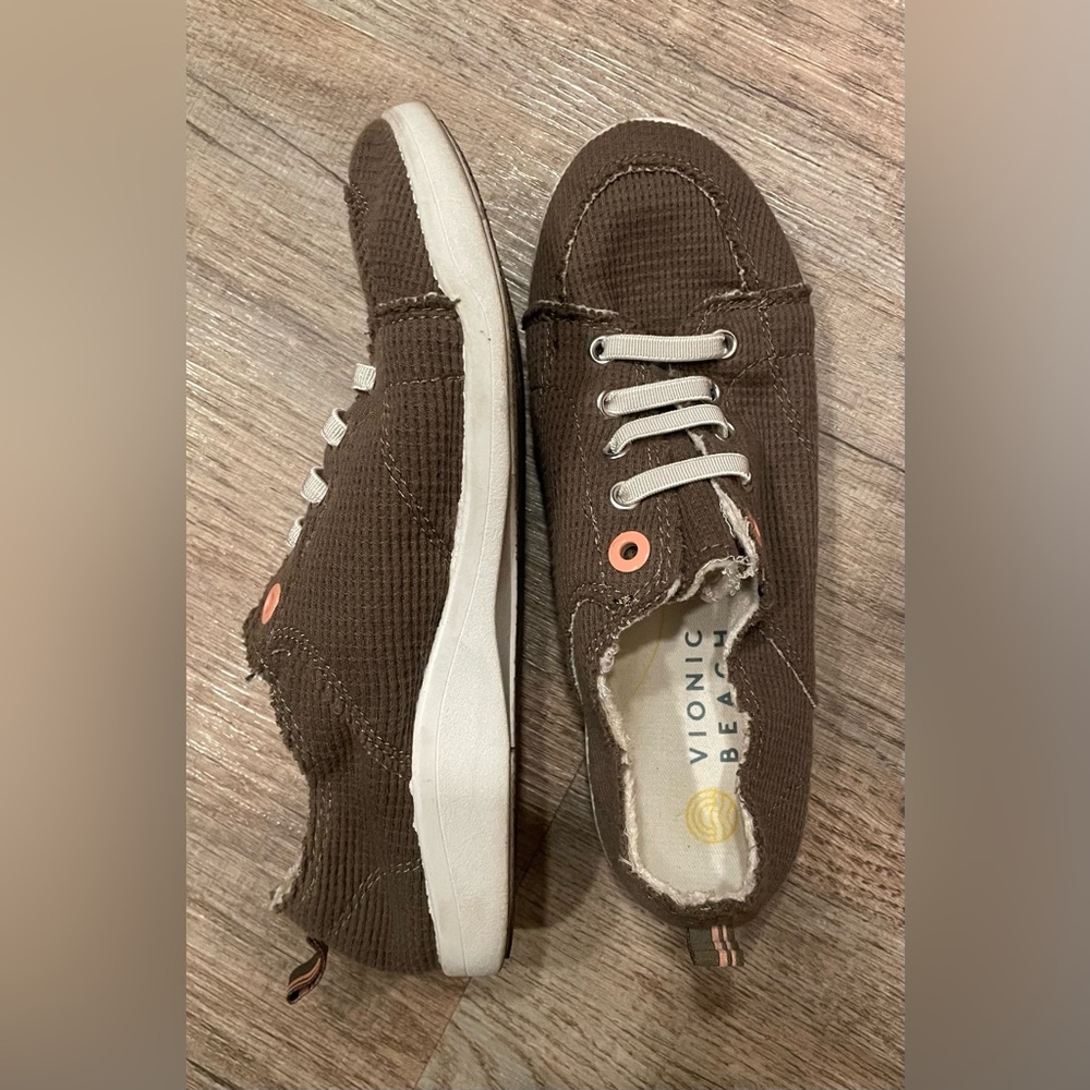 Vionic Women’s Beach Brown Corduroy Sneakers with coral accents / Size: 7 - Picture 4 of 7